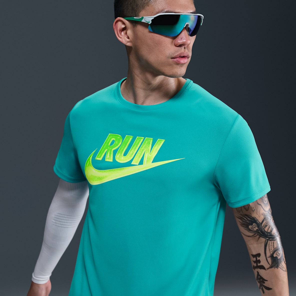 Nike ランニングトップス XS 肋骨デザイン NIKE公式】 ランニング トップス・Tシャツ【ナイキ公式通販】